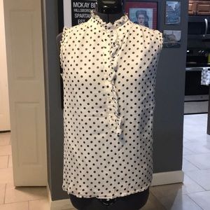 Sleeveless Polk a Dot blouse